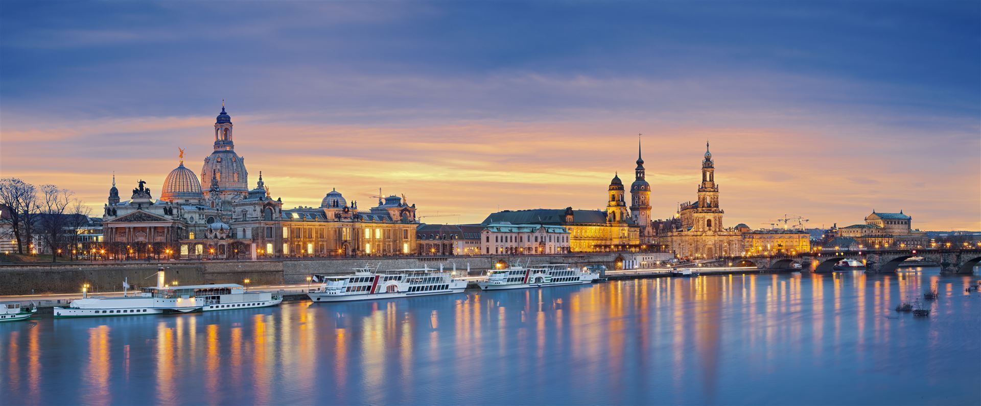 Dresden Abenddaemmerung Panorama