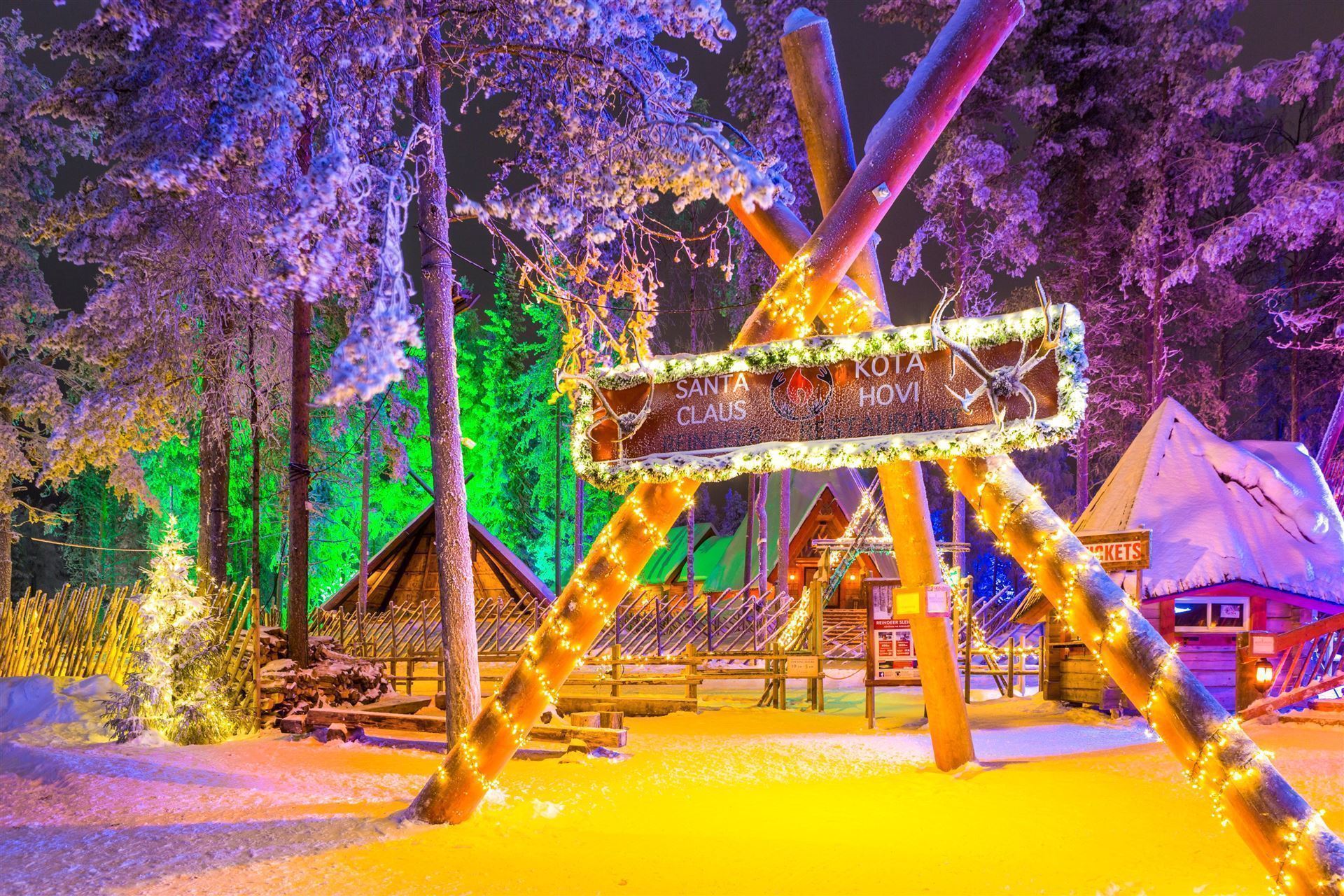 Santa Clause Village beleuchtet