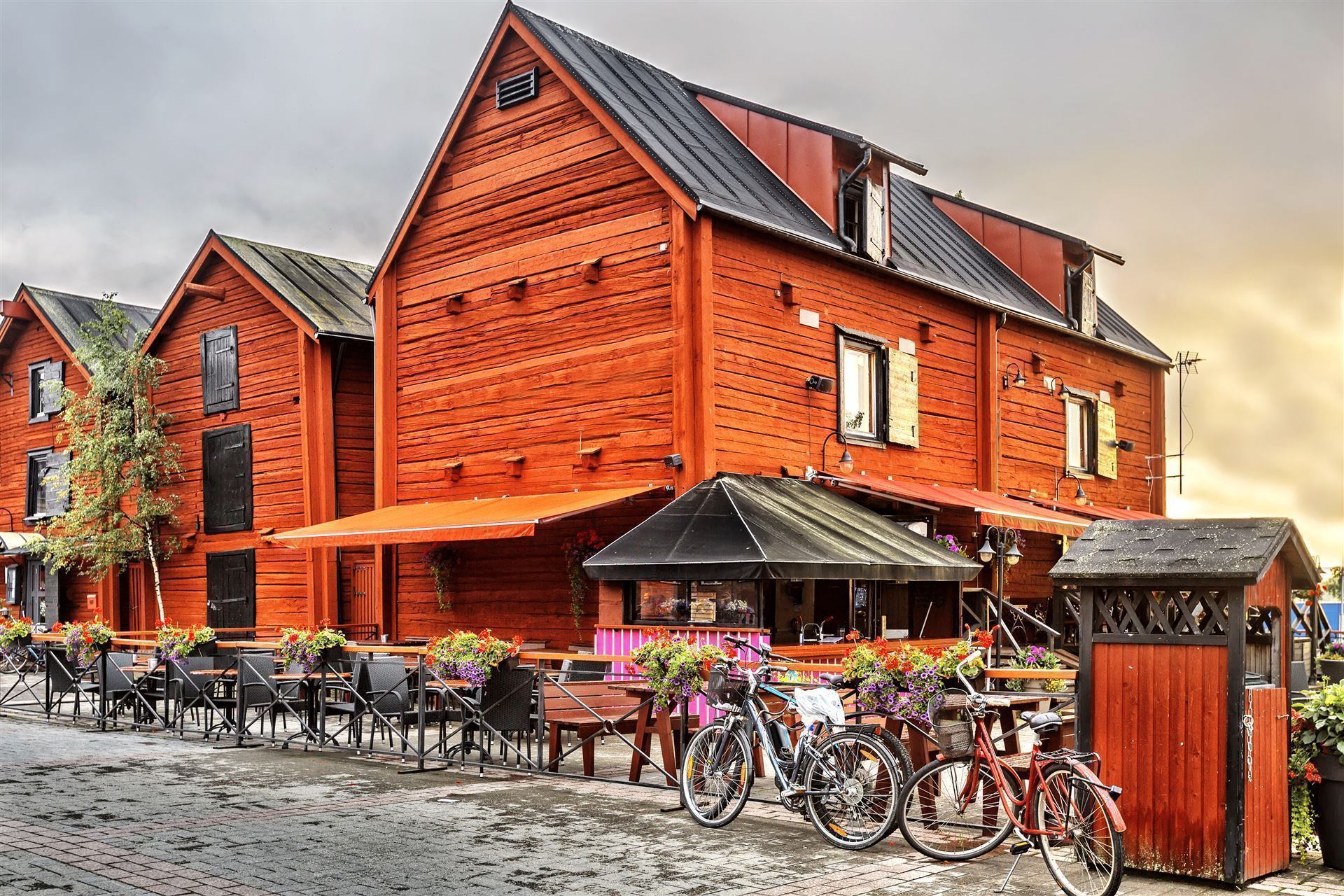 Holzhäuser in der Altstadt von Oulu, Finnland
