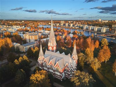 Luftaufnahme der Joensuu-Kirche, Finnland