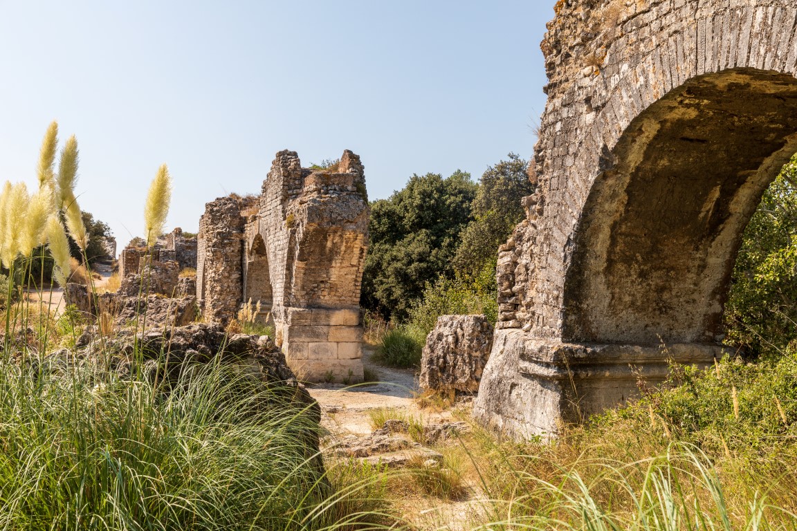 Fontvieille- Überreste des römischen Barbegal-Aquädukts bei Fontvieille