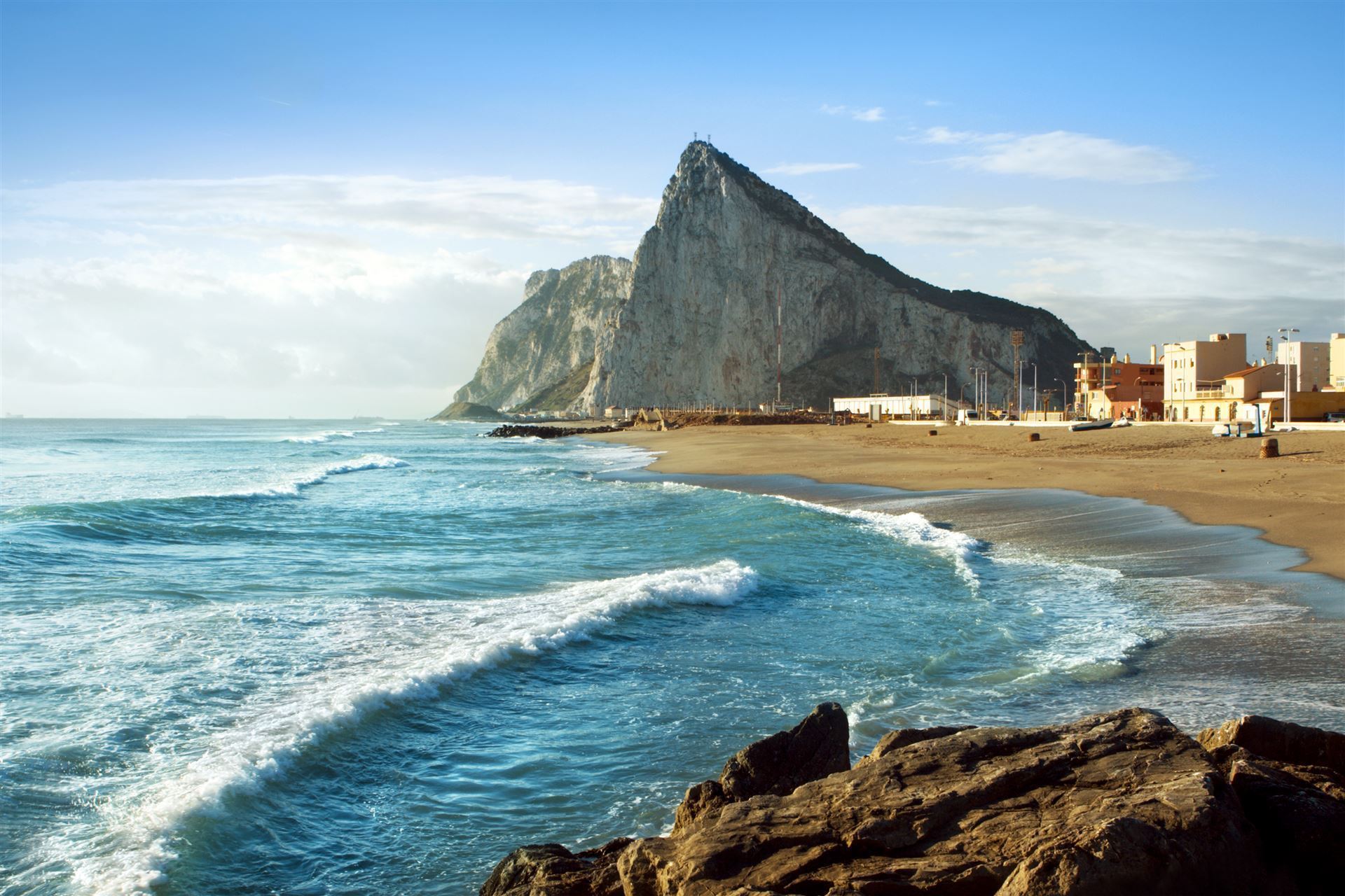Blick auf den Felsen und das Meer