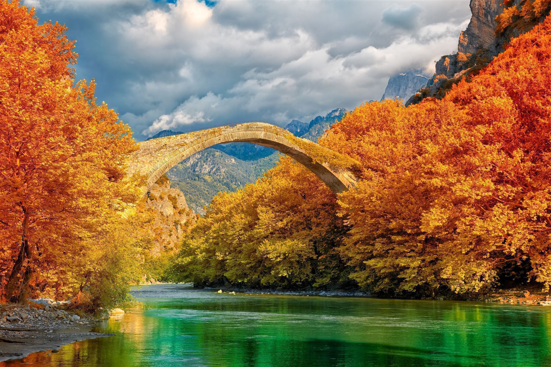 Griechenland Ioannina Konitsa Brücke