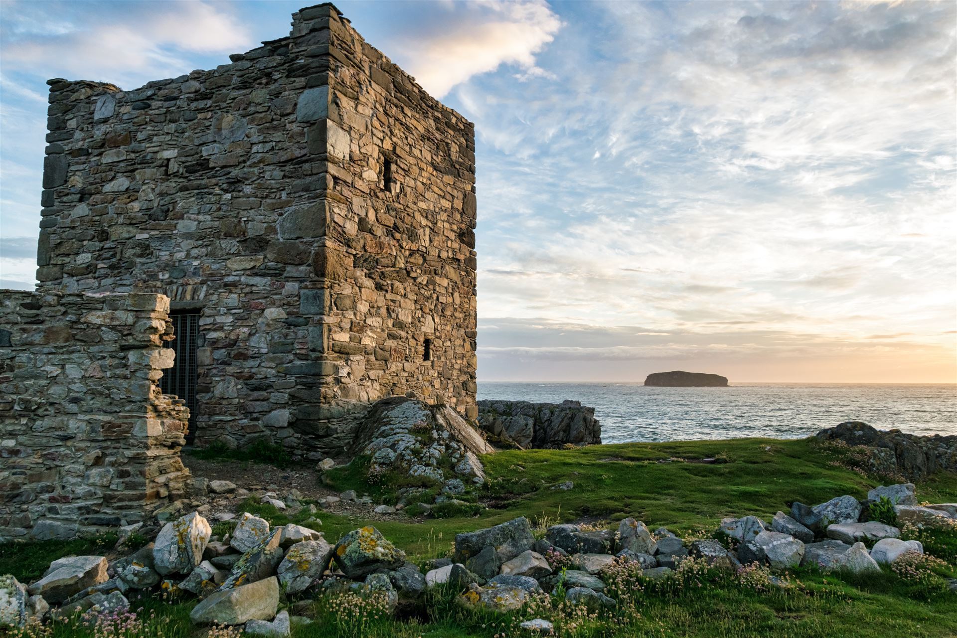 Carrickabraghy Castle im Co. Donegal