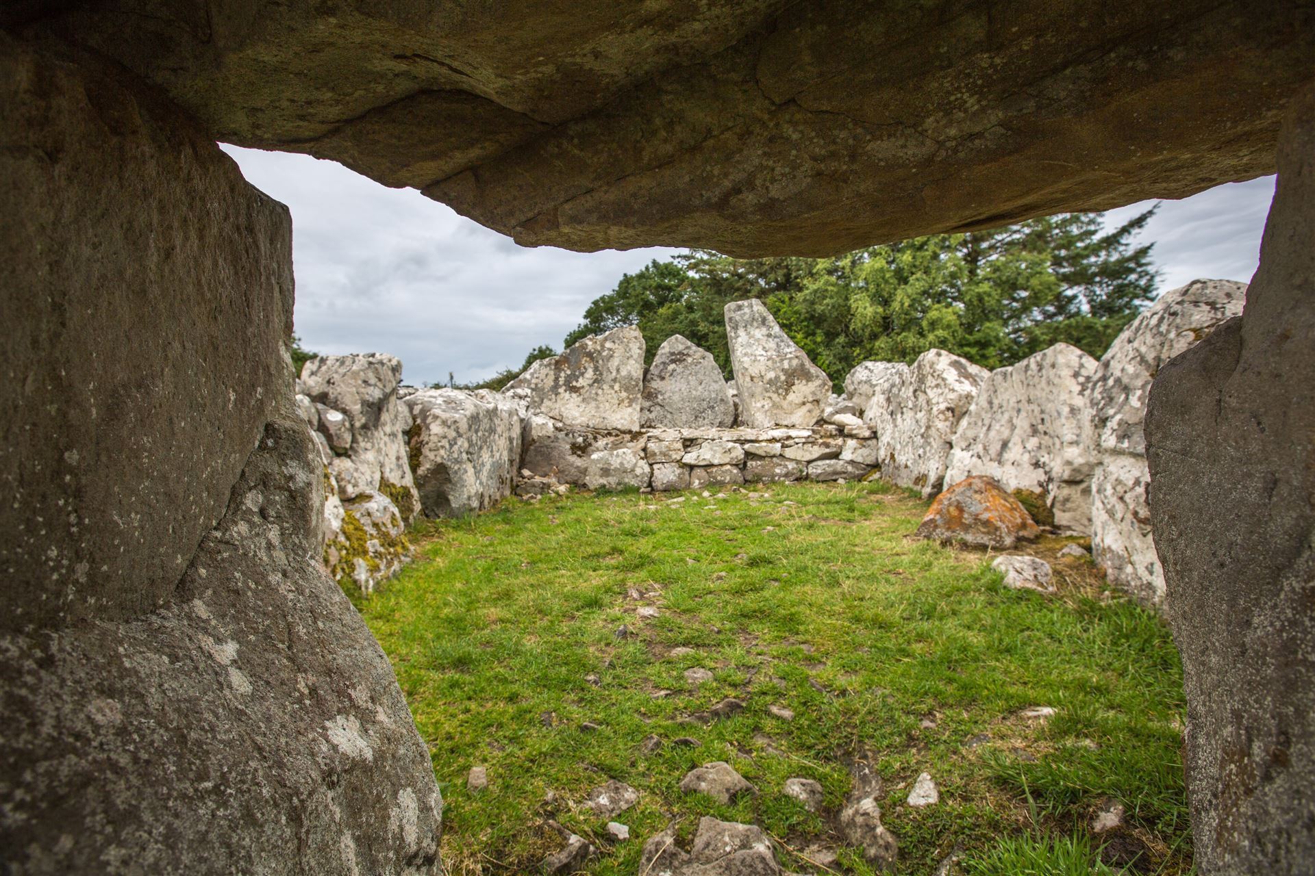 Megalithisches Grab Creevykeel Court Tomb