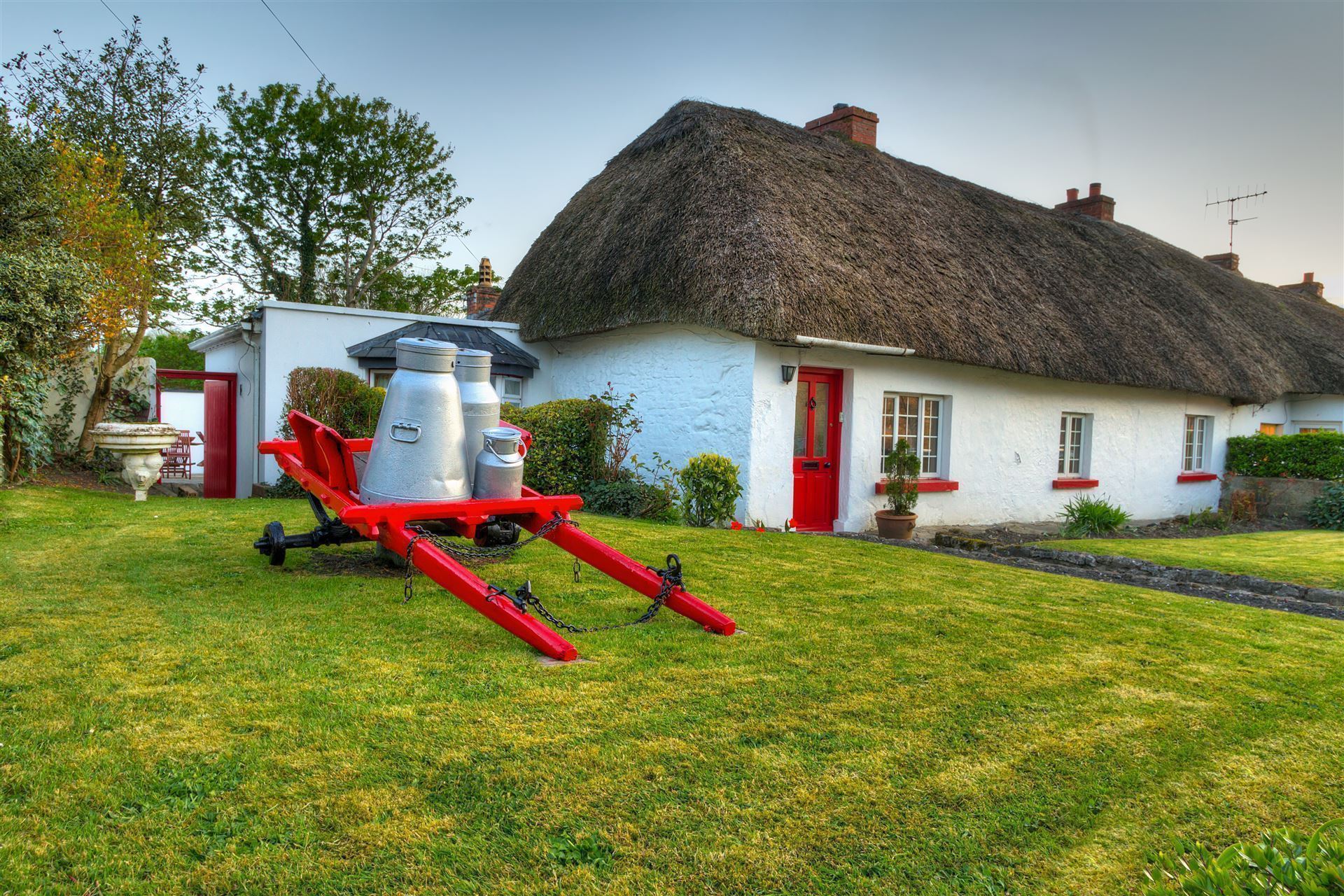Typische Cottages an der Hauptstraße von Adare