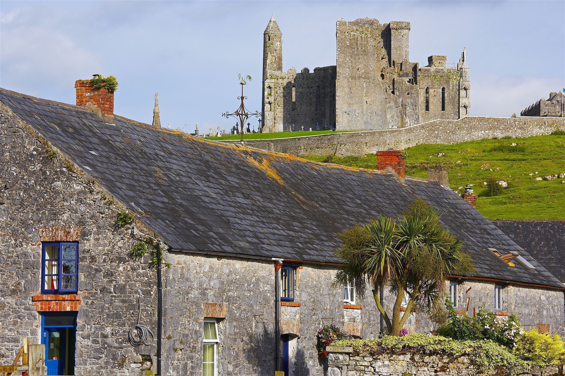 Cashel mit Blick auf Rock of Cashel