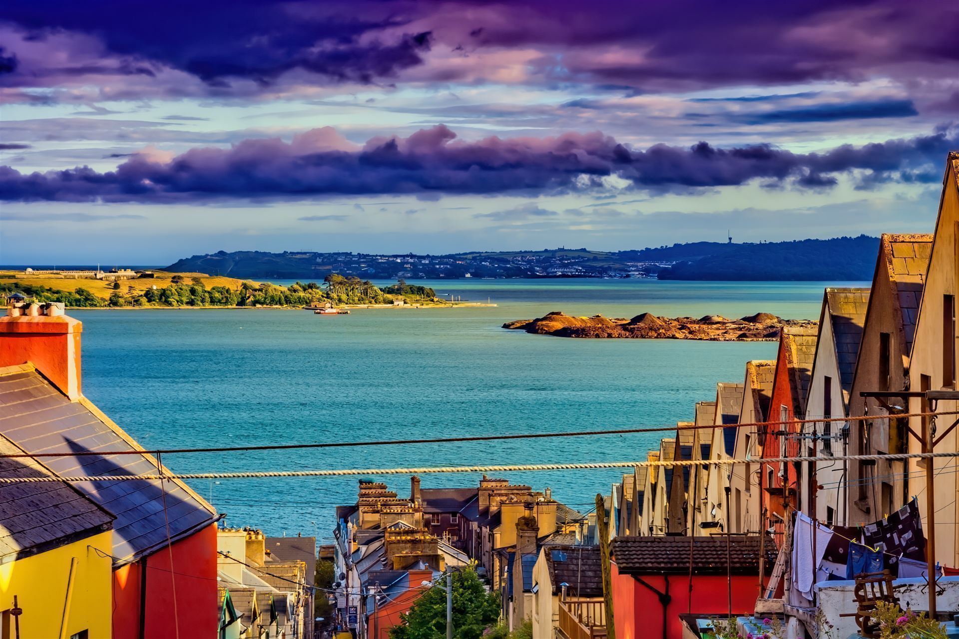 Cobh Stadt mit Cork Hafen