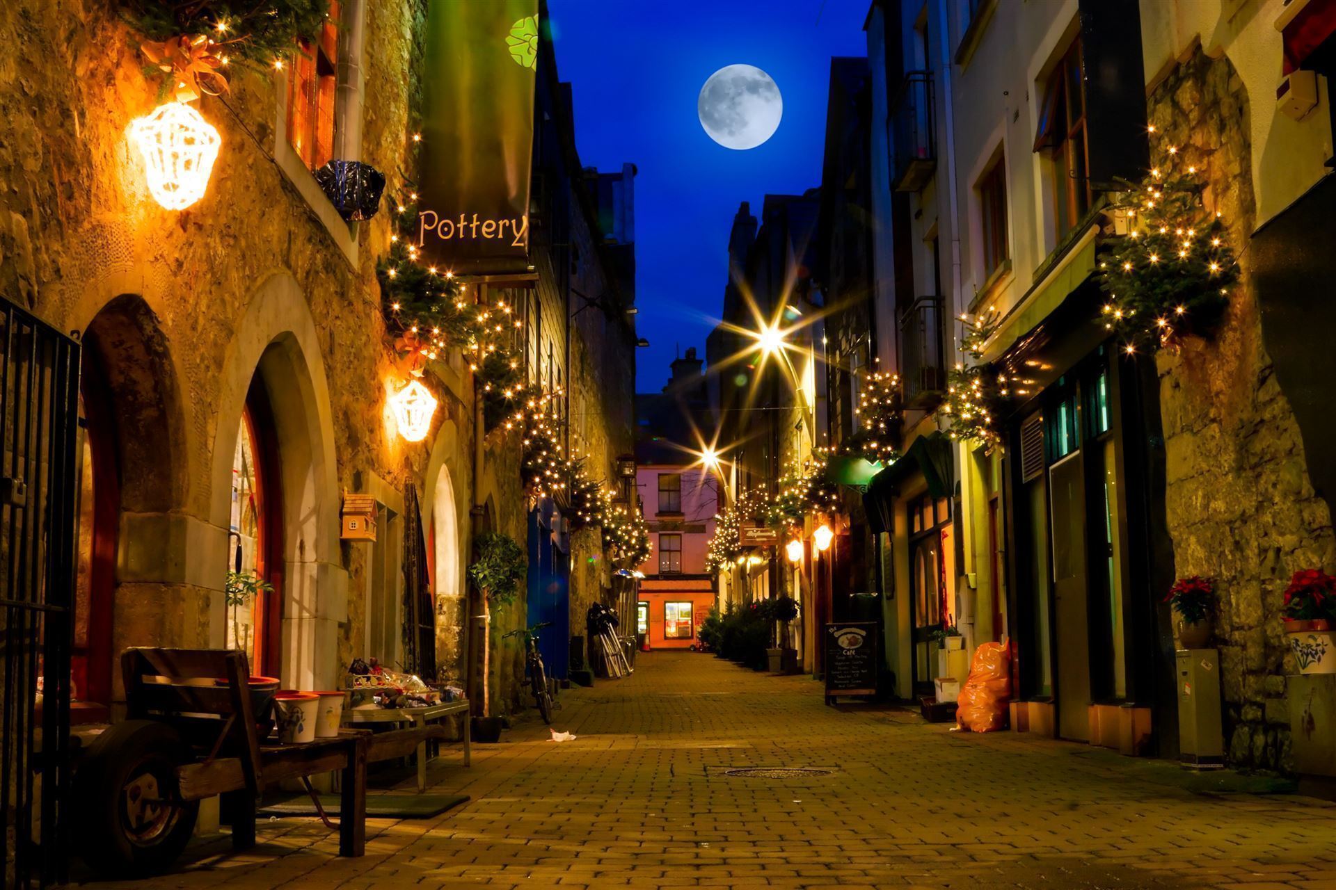 Weihnachtliche Stimmung in der Altstadt von Galway