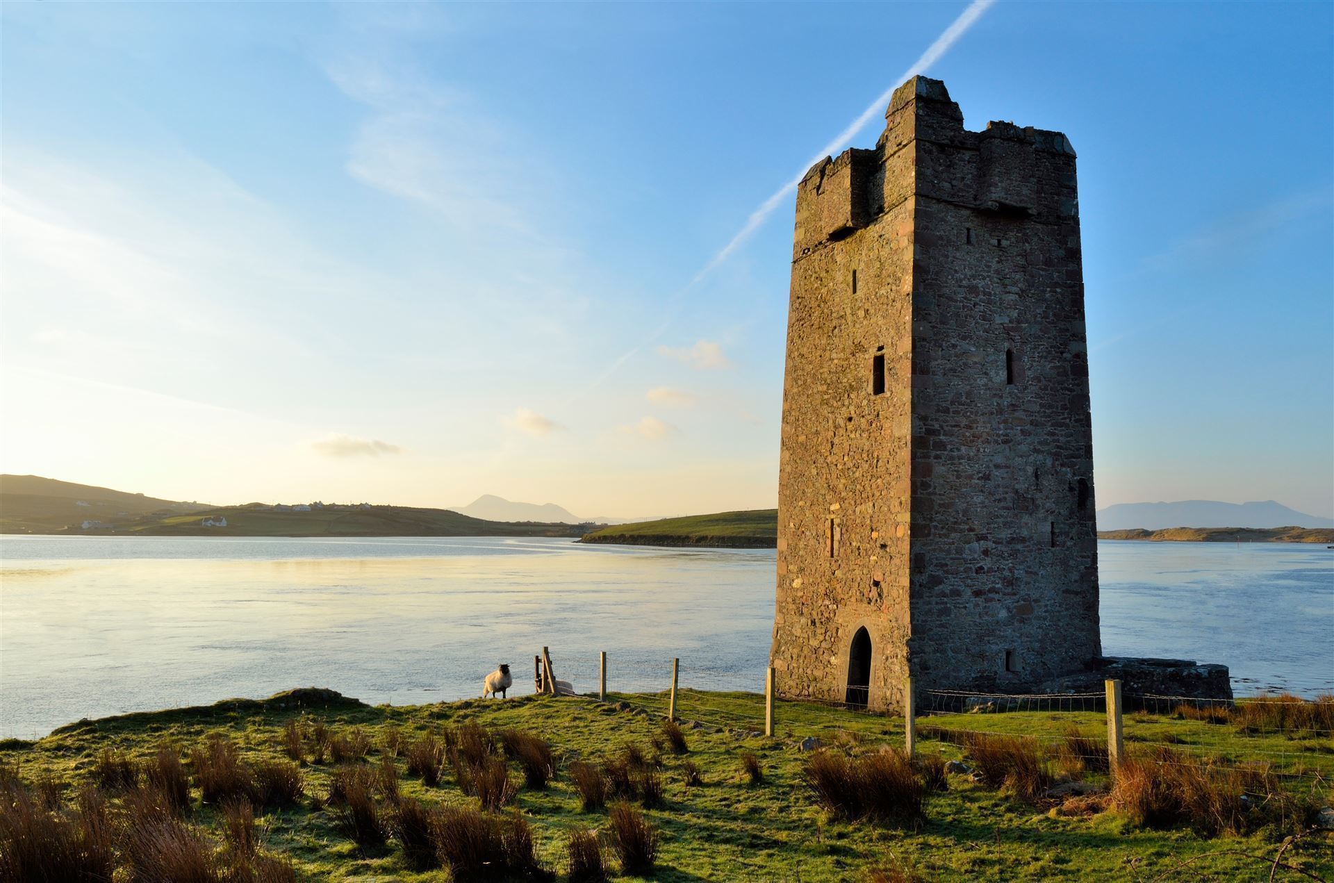 Carrickkildavnet Castle auf Achill Island