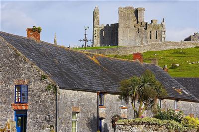 Cashel mit Blick auf Rock of Cashel