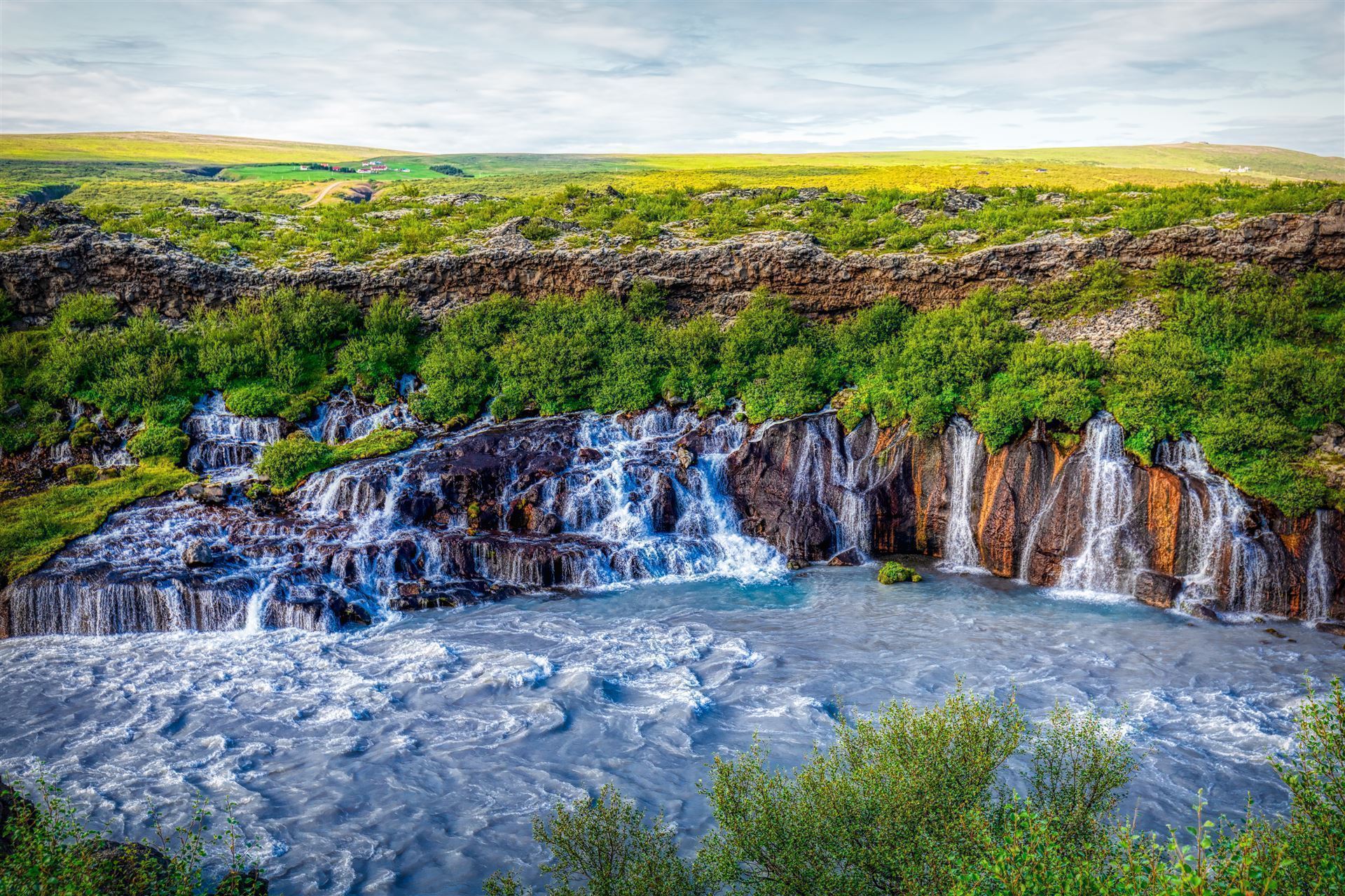 Island_Hraunfossar Wasserfälle