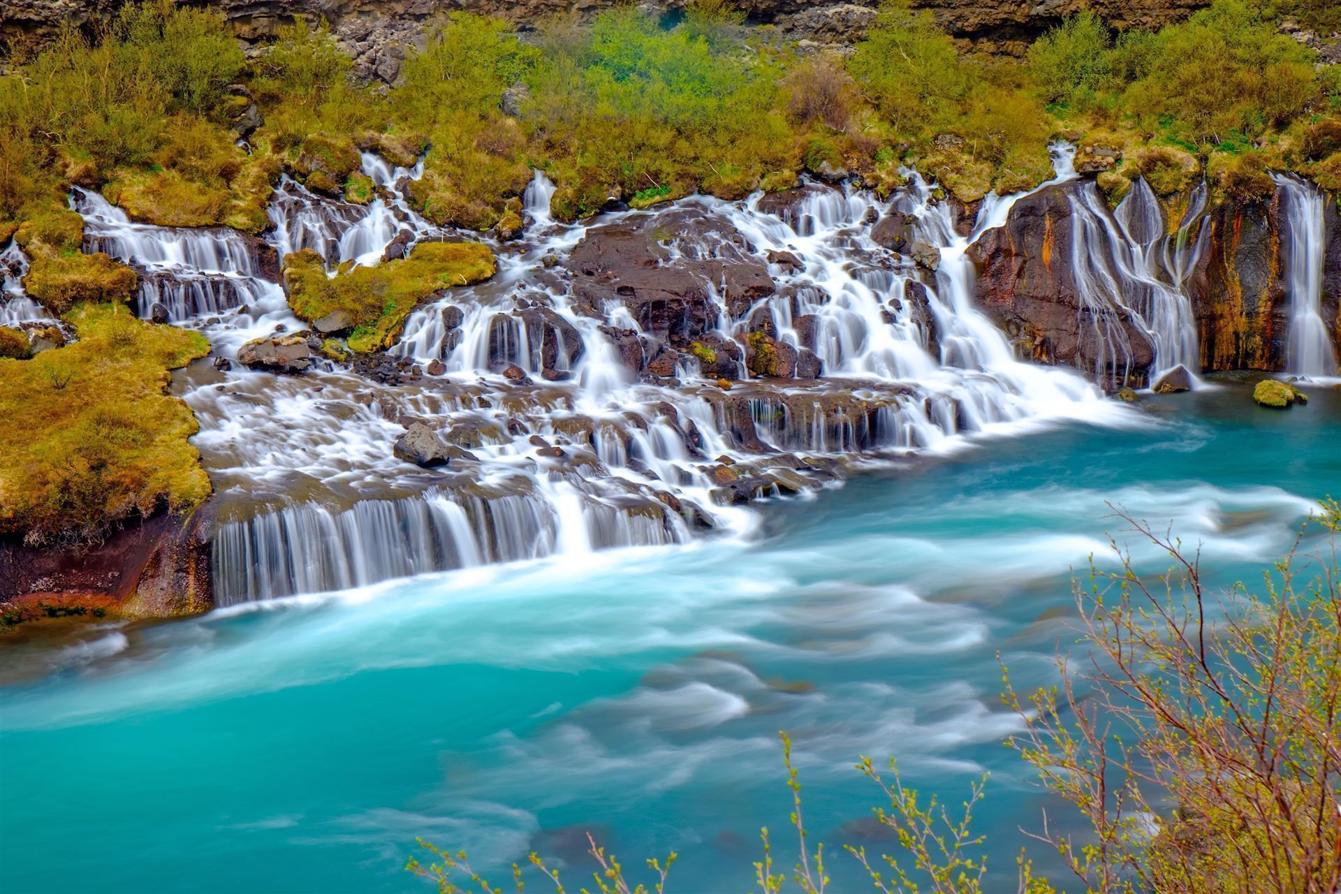 Hraunfossar Wasserfall