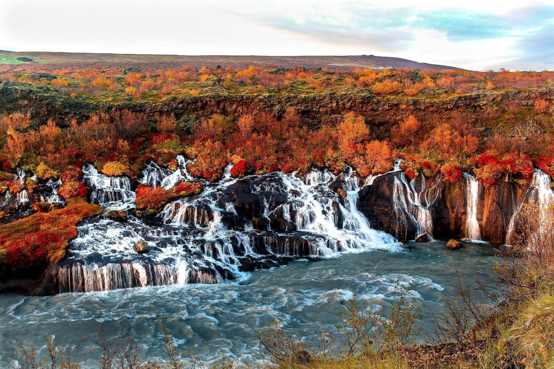 Island_Hraunfossar-Wasserfälle