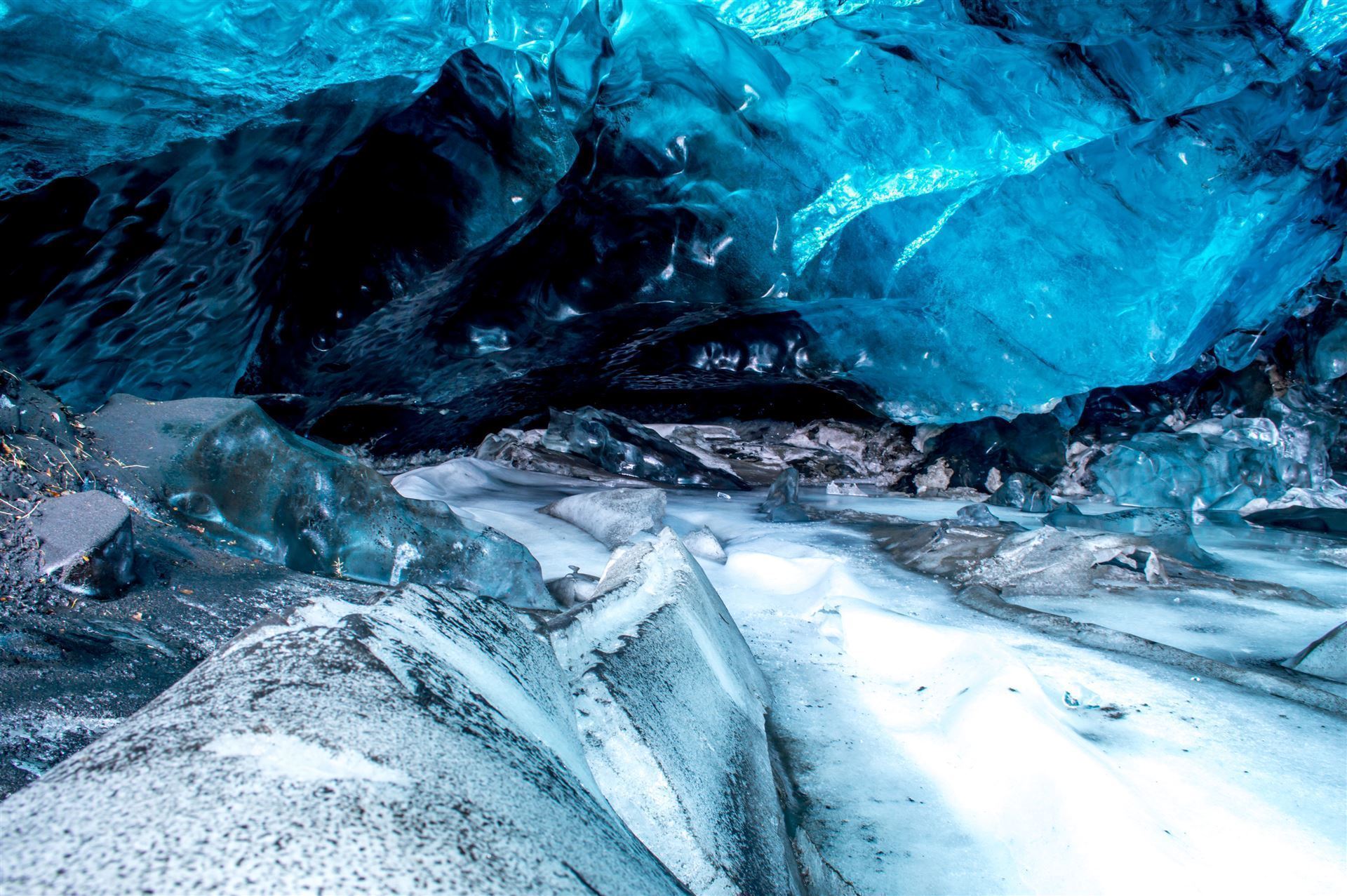 Island Eishöhle im Gletscher Langjökull 