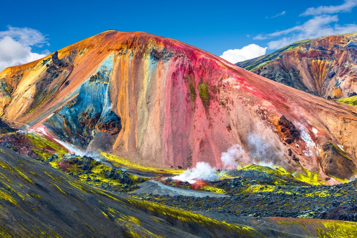 Schöne bunte vulkanische Berge Landmannalaugar in Island, Sommerzeit