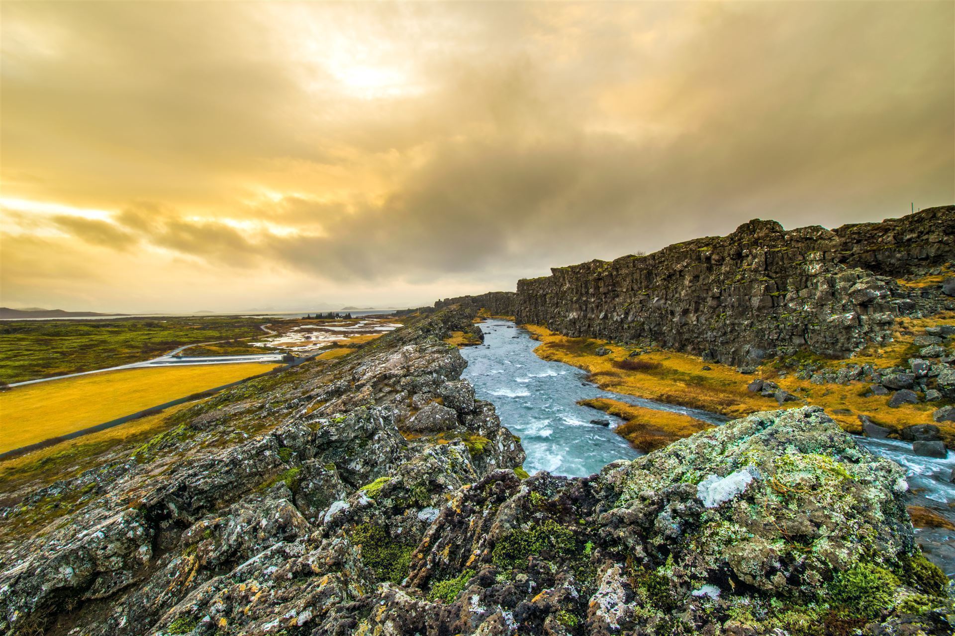 Landschaft mit Flus