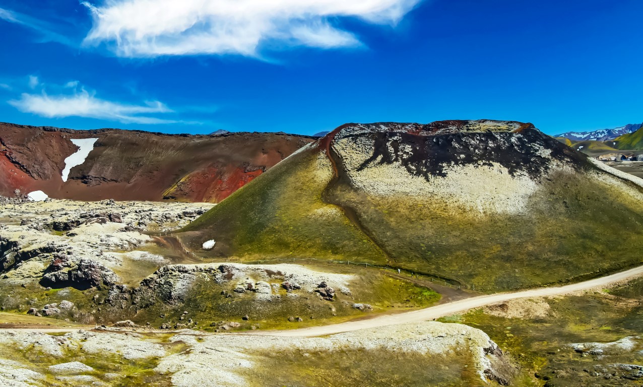 Surrealer Vulkankraterkegel und karge Ödlandschaft - Grabrok Grabrokarfell, Ljosufjoll, Island