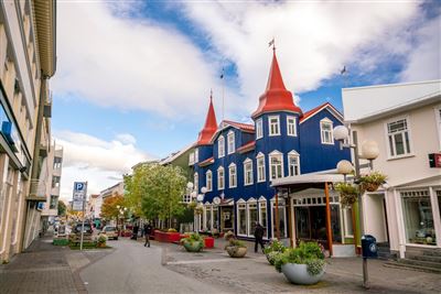 Schöne alte Gebäude in der Innenstadt von Akureyri, Island