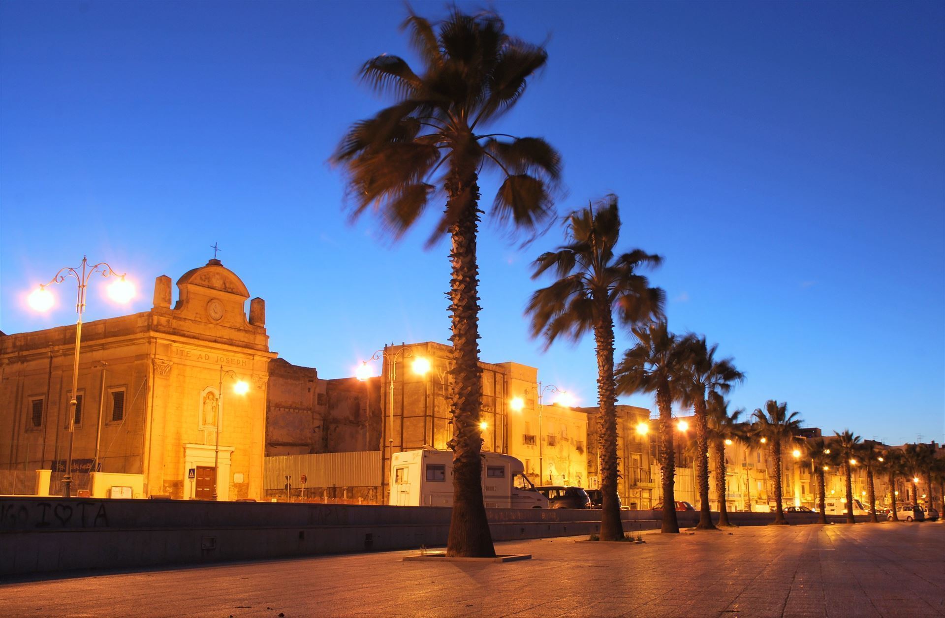 Taranto Abenddaemmerung