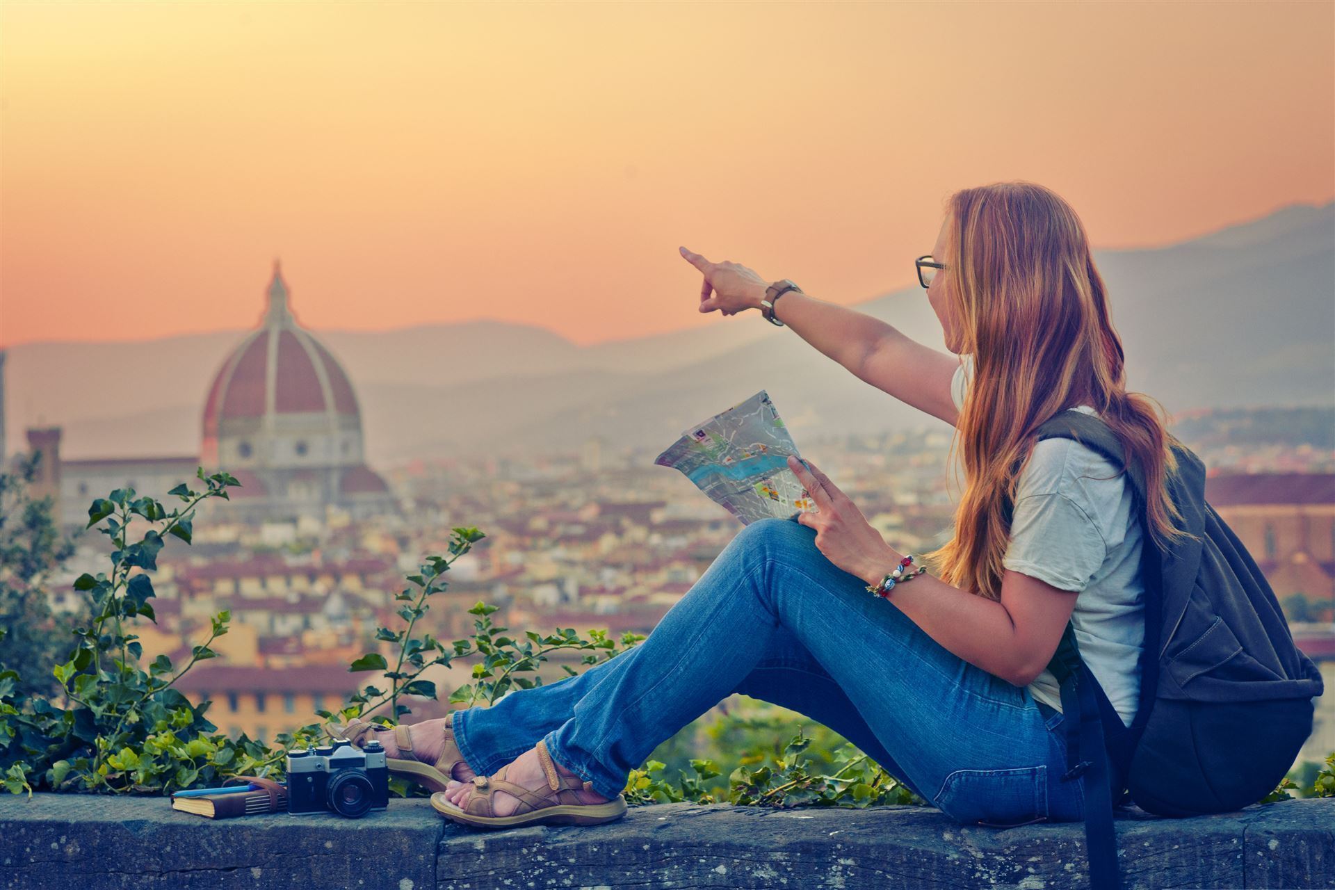 Frau blickt über Florenz