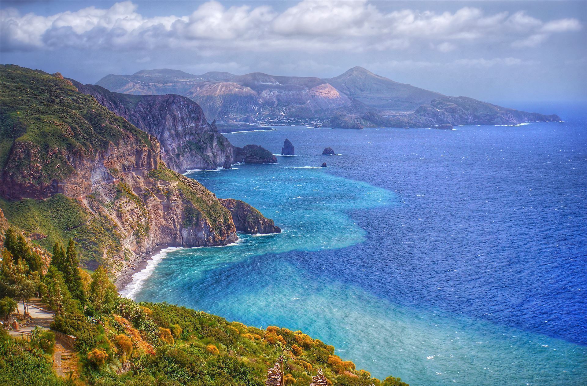 Italien Liparische Inseln Blick zur Insel Vulcano