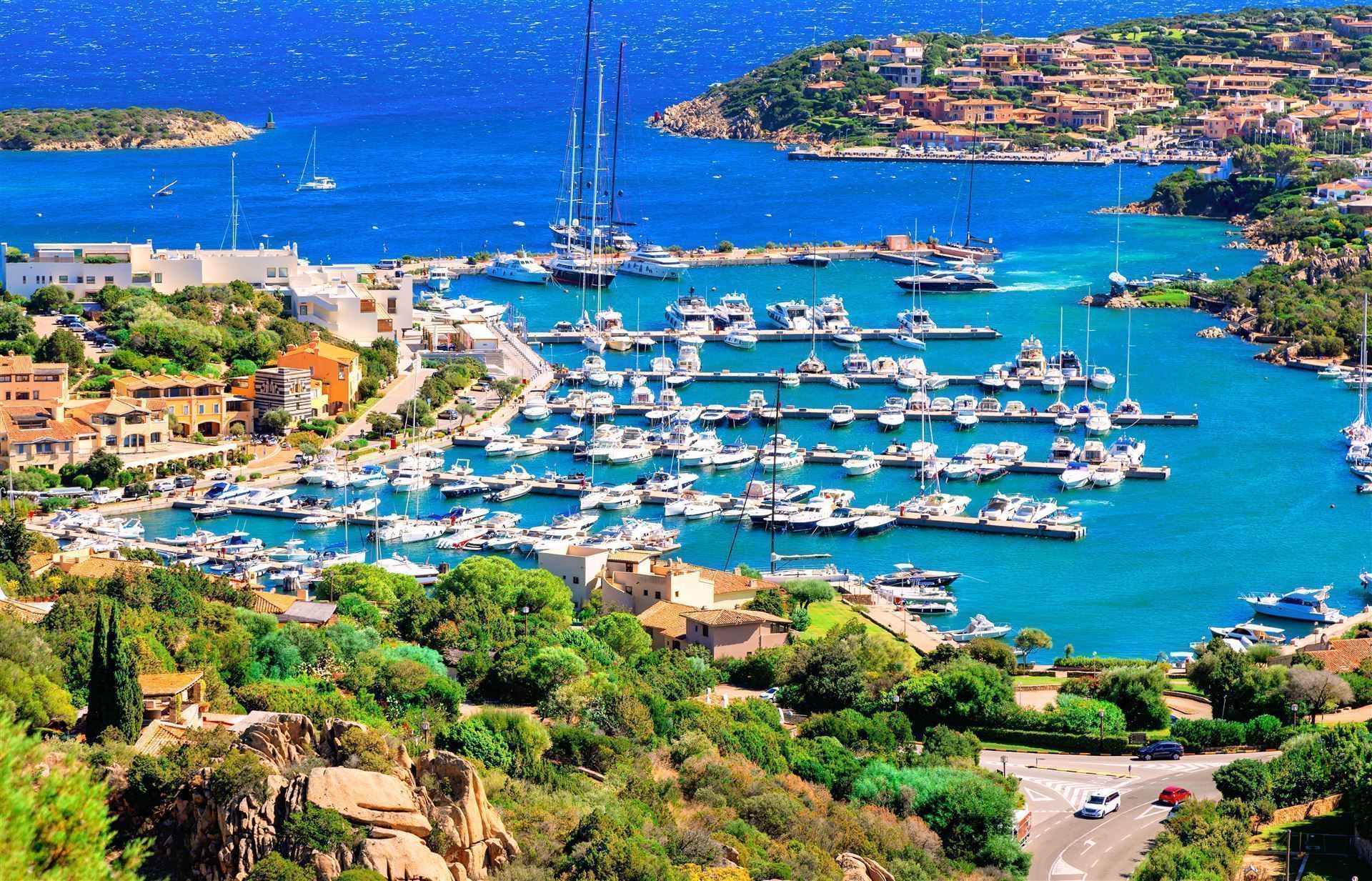 Boote im Hafen Porto Cervo an der Cota Smeralda