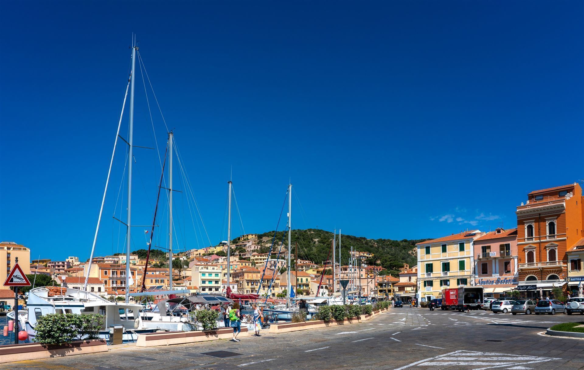 Hafen von Maddalena