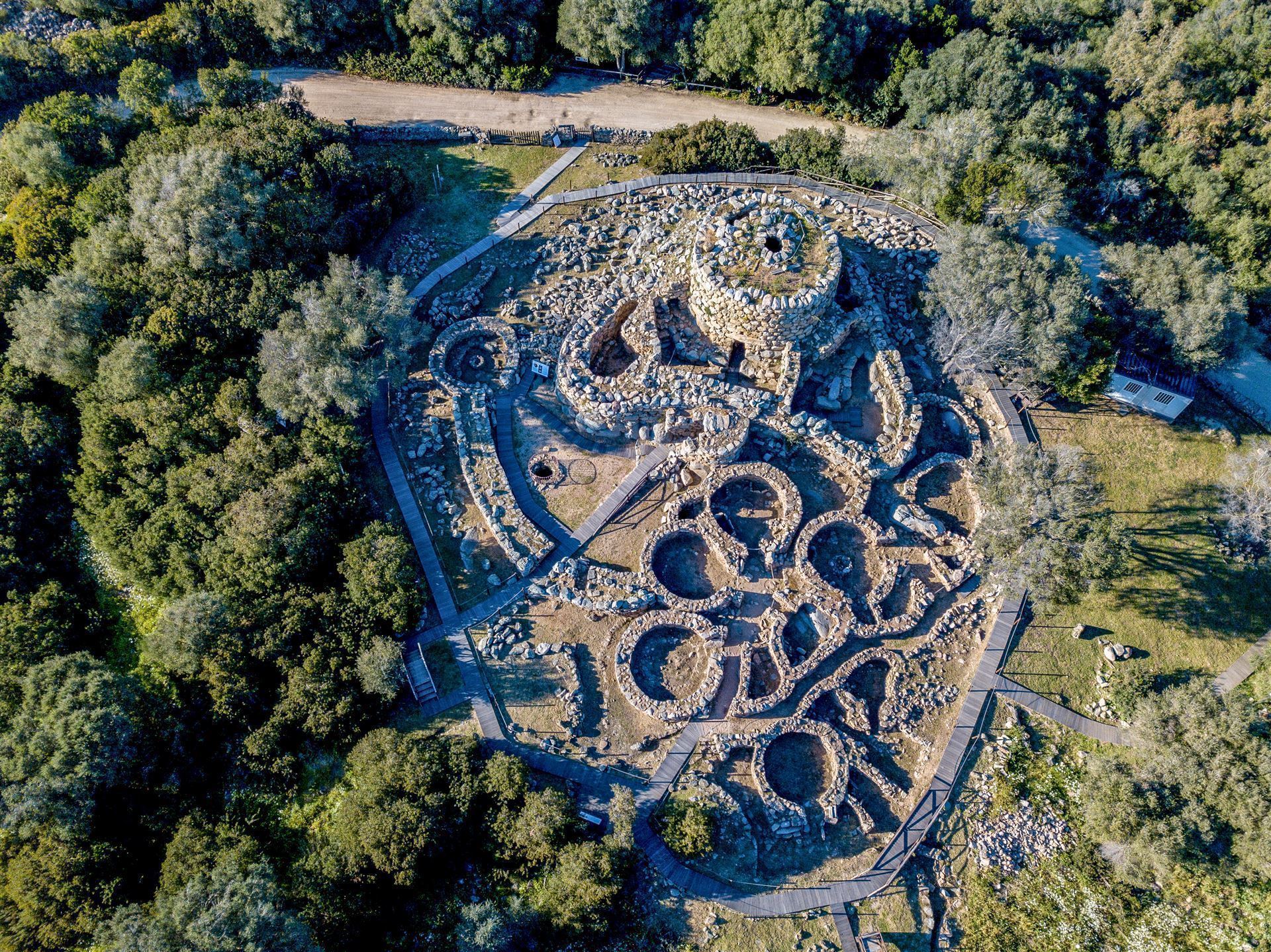 Nuraghe La Prisgiona von oben