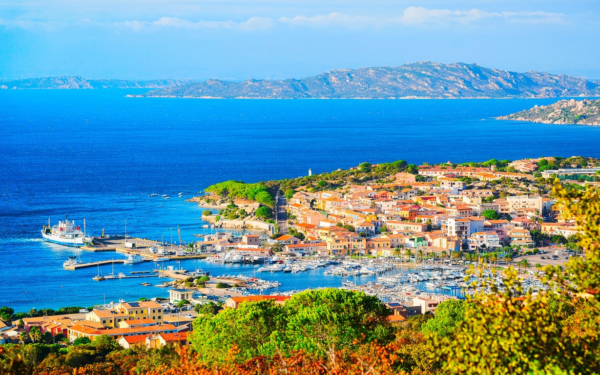 Panorama und Landschaft in La Maddalena bei Olbia
