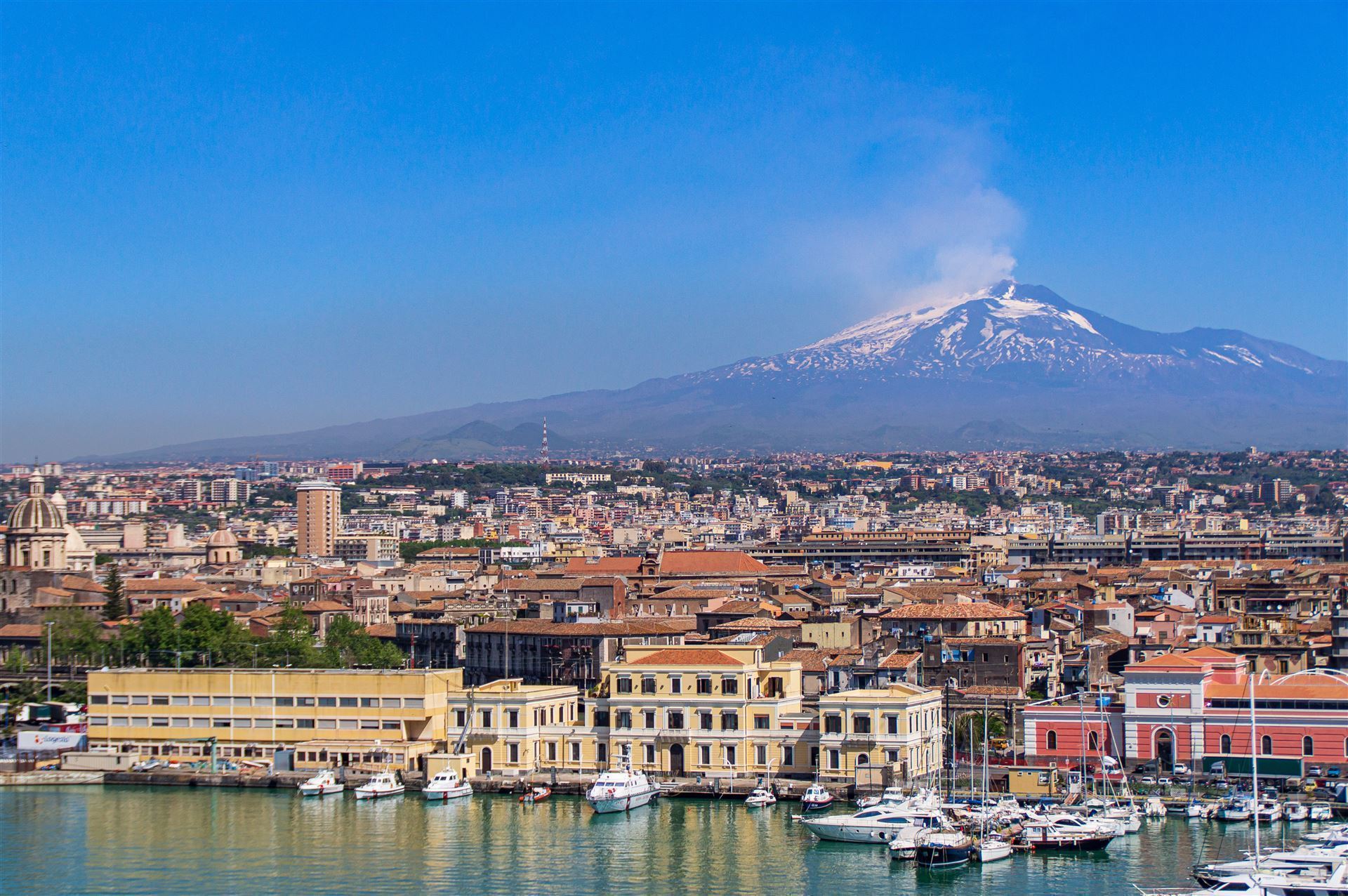 Catania mit Ätna im Hintergrund