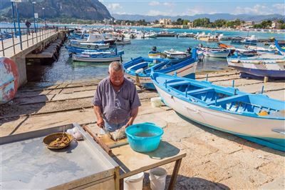 Fischer am Hafen von Mondello