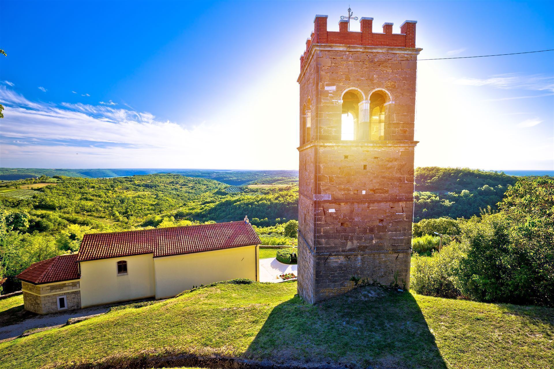  Kroatien_Motovun_Steinturm