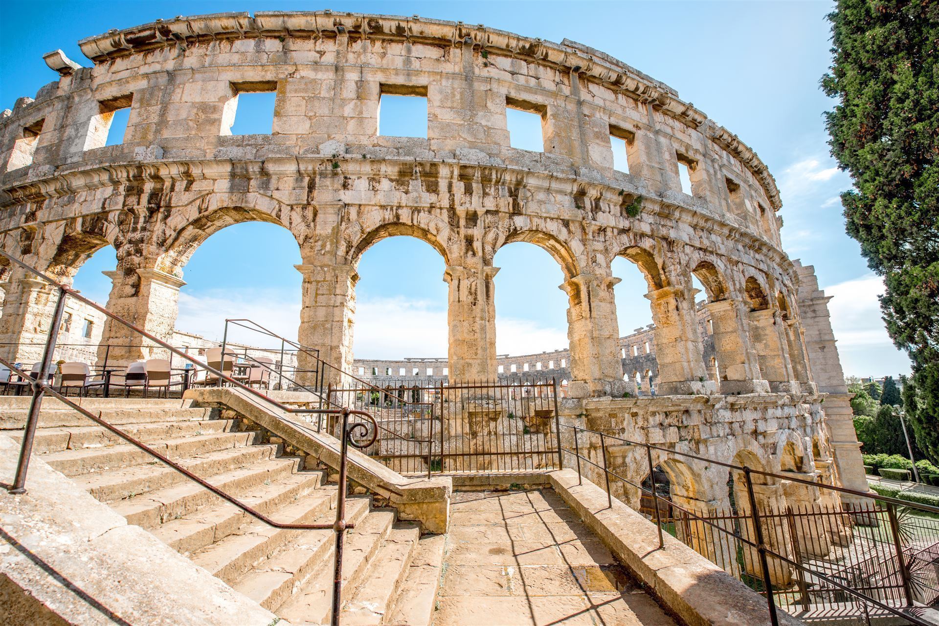 Pula mit Amphitheater