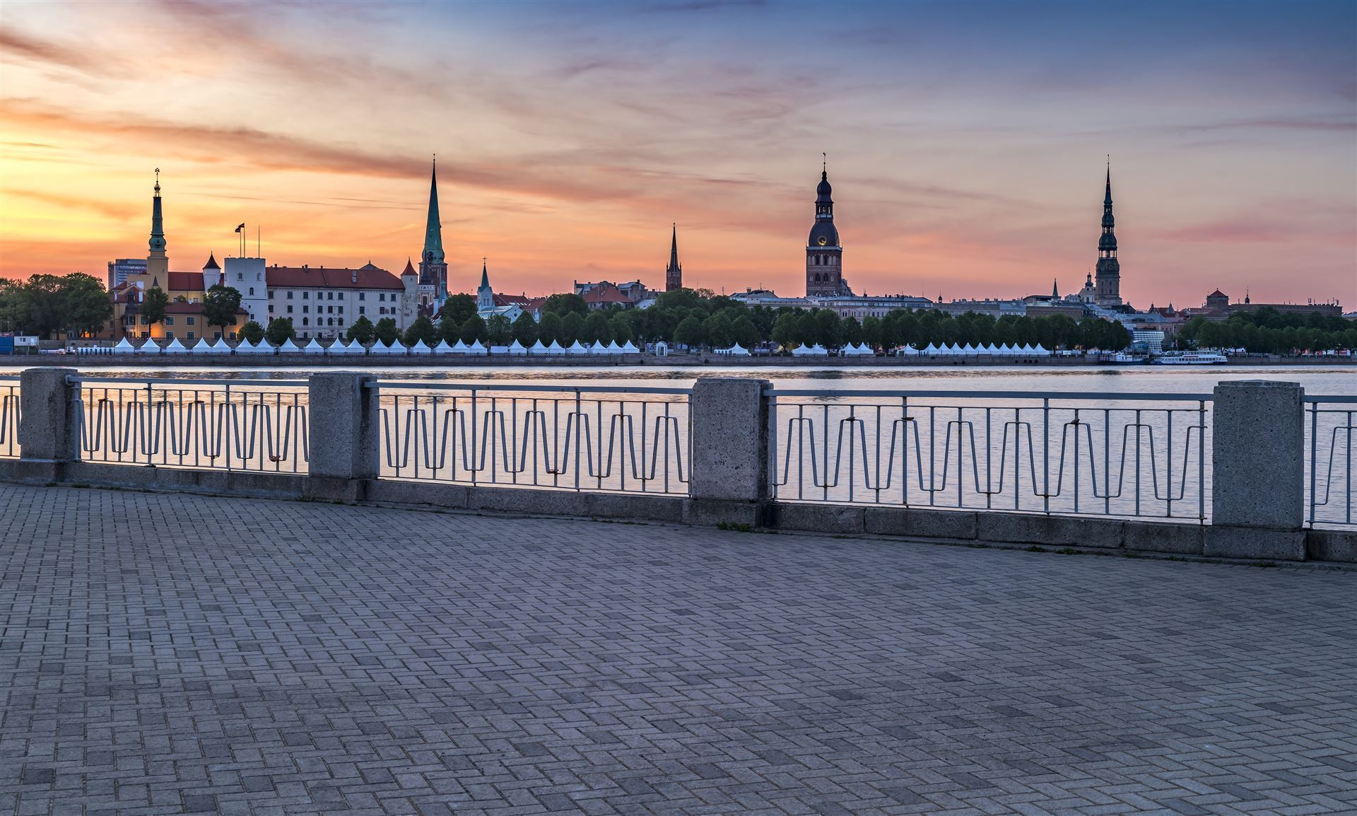 Riga_Schloss mit Brücke