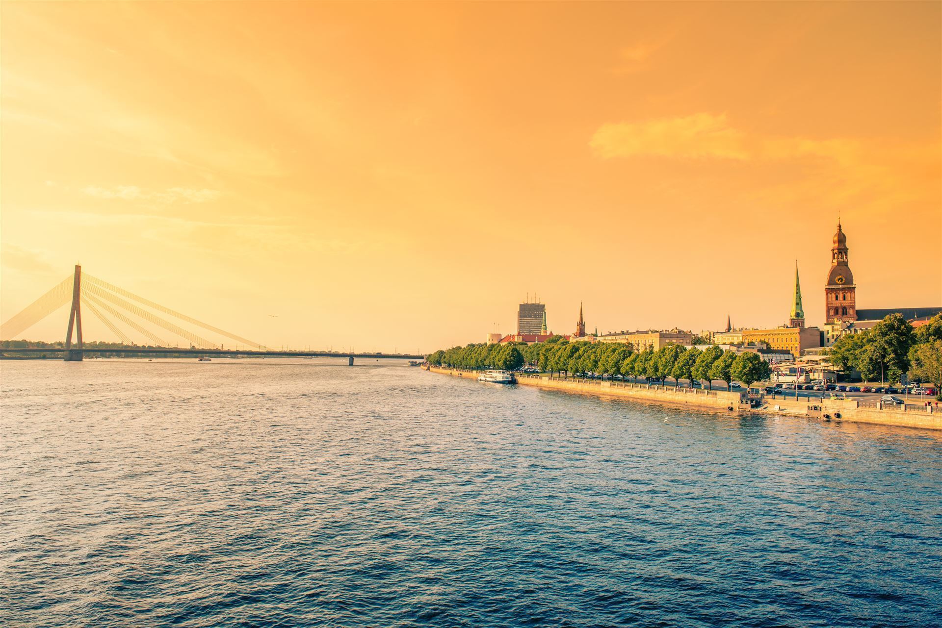 Riga mit Fluss Daugava