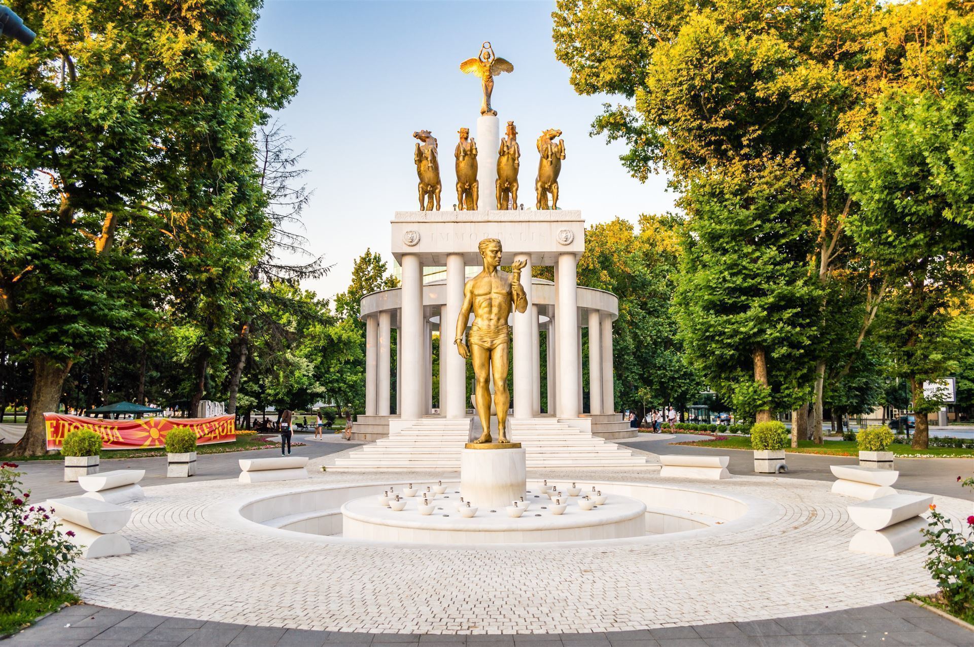 Monument Heroes