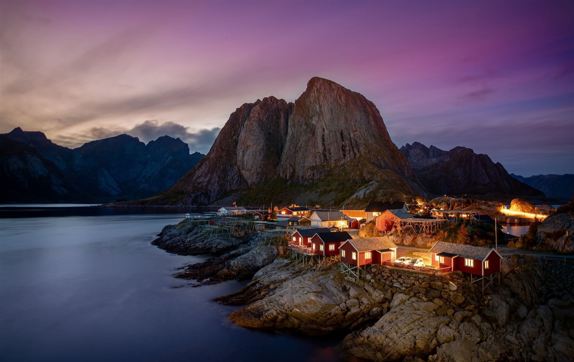 Reine auf den Lofoten bei Sonnenuntergang