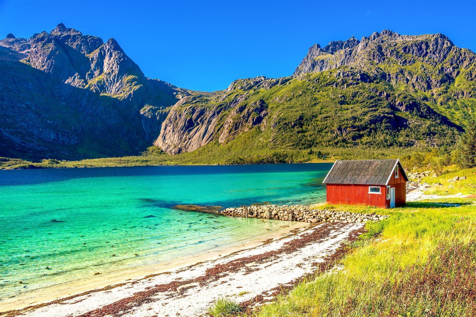 Strand im Trollfjord, Lofoten, Norwegen