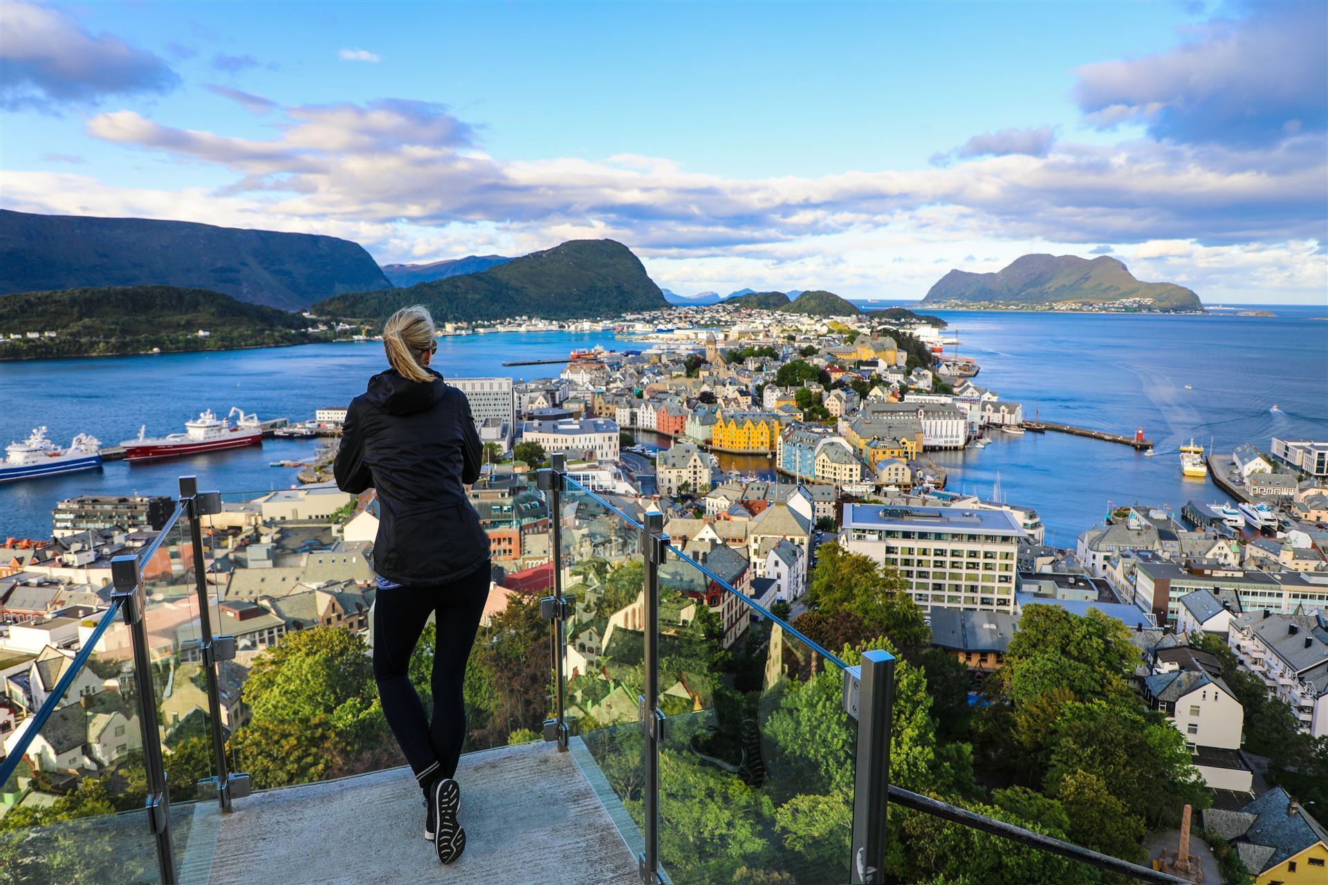 Blick auf Alesund vom Stadtberg Aksla, Norwegen