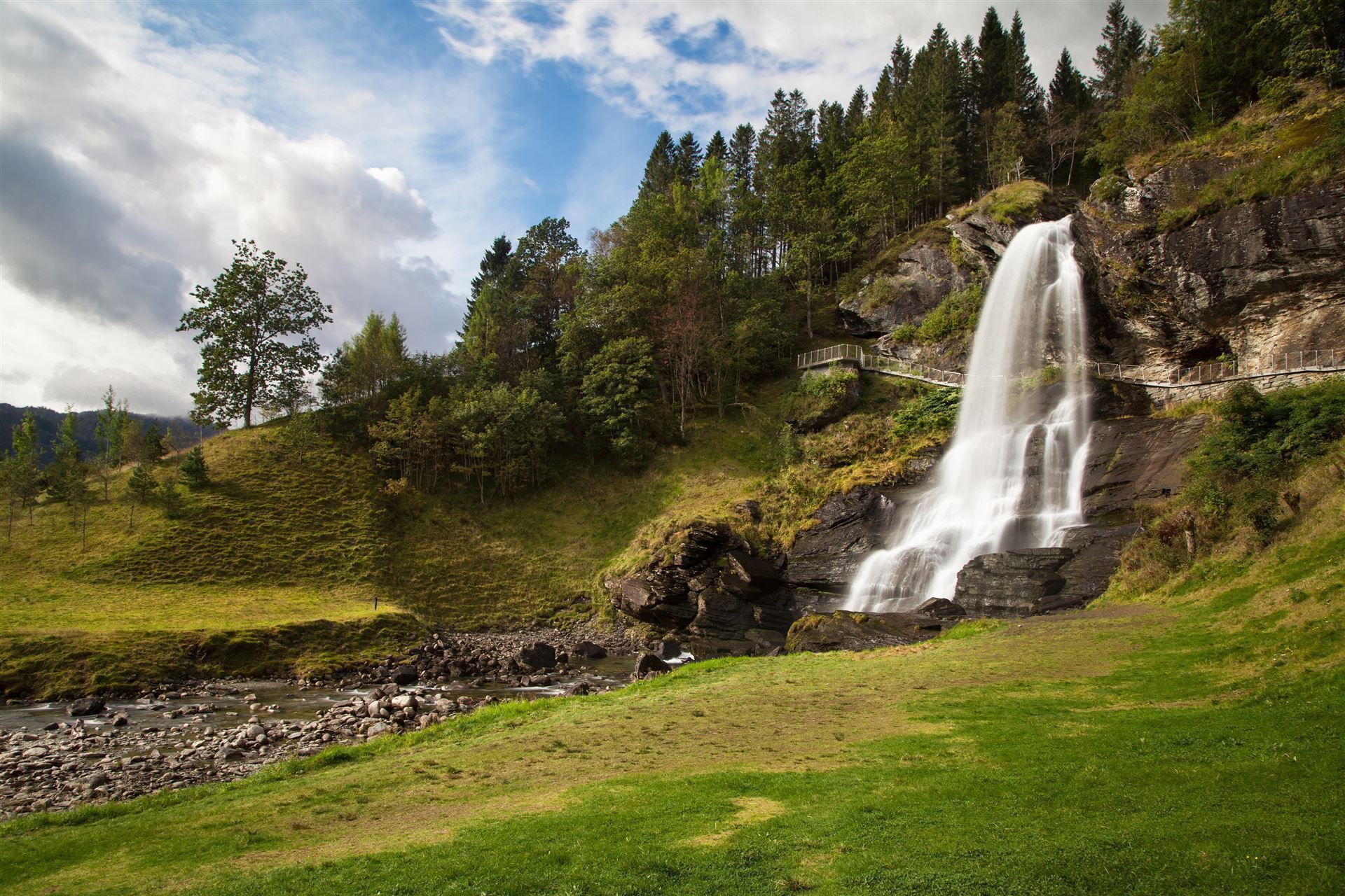 Wasserfall Steinsdalsfossen, Norwegen