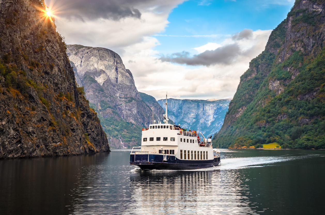 Schiff im Fjord