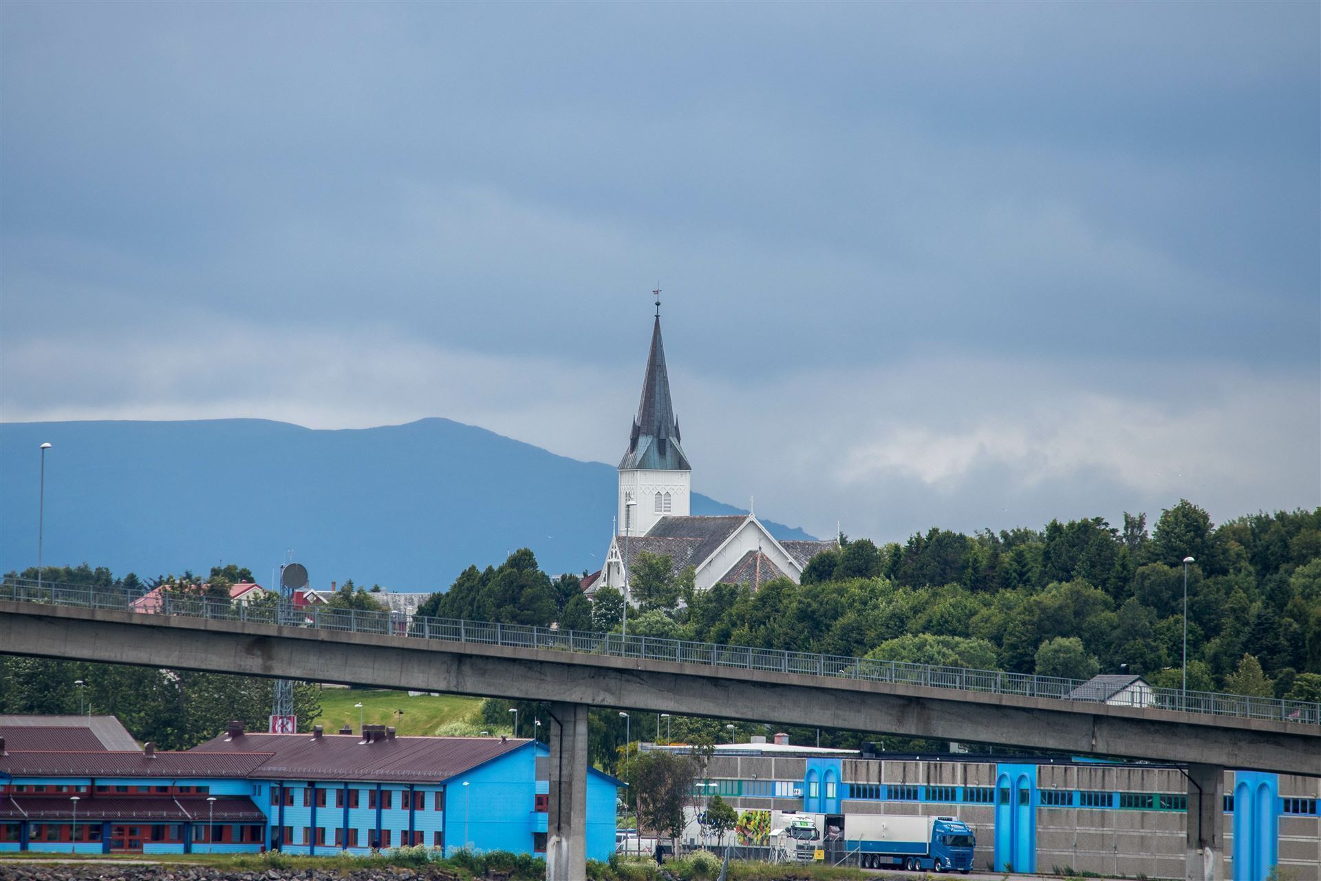 Blick auf die "blaue Stadt" Sortland, Vesteralen