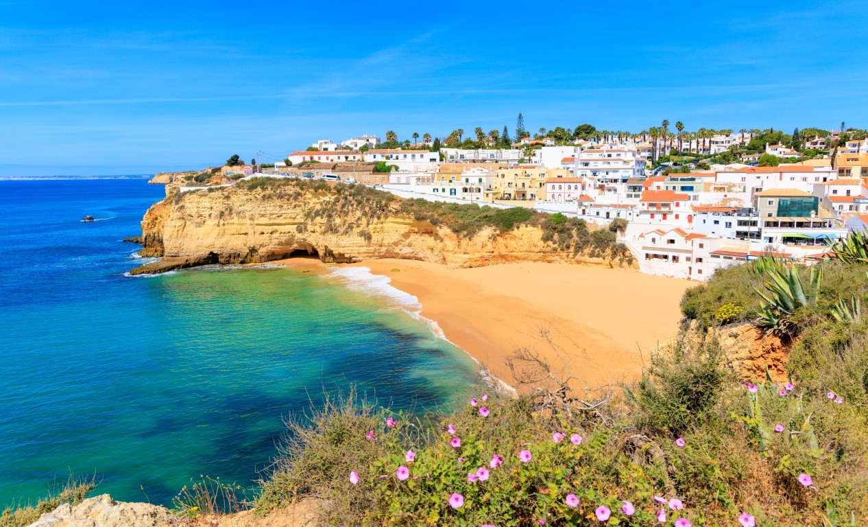 Schöner Strand an der Algarve - Albufeira in Portugal