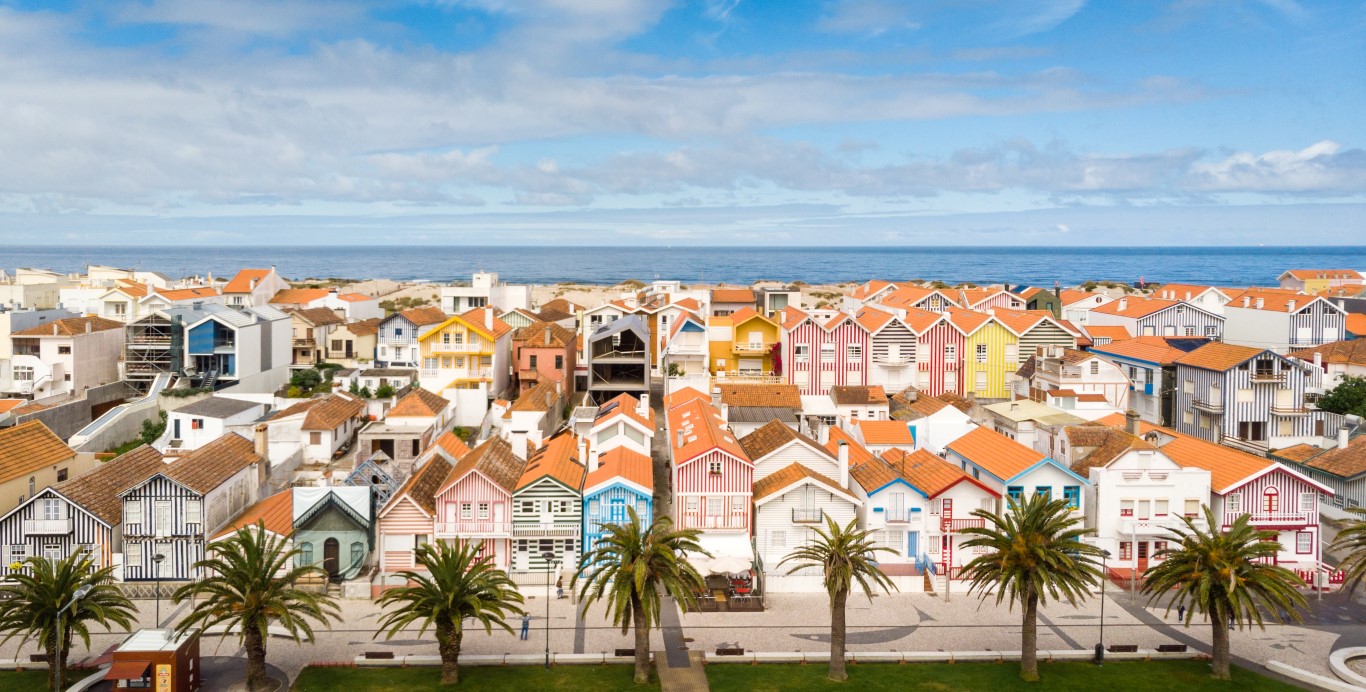 Luftaufnahme der „Palheiros“ in Costa Nova, Aveiro, Portugal