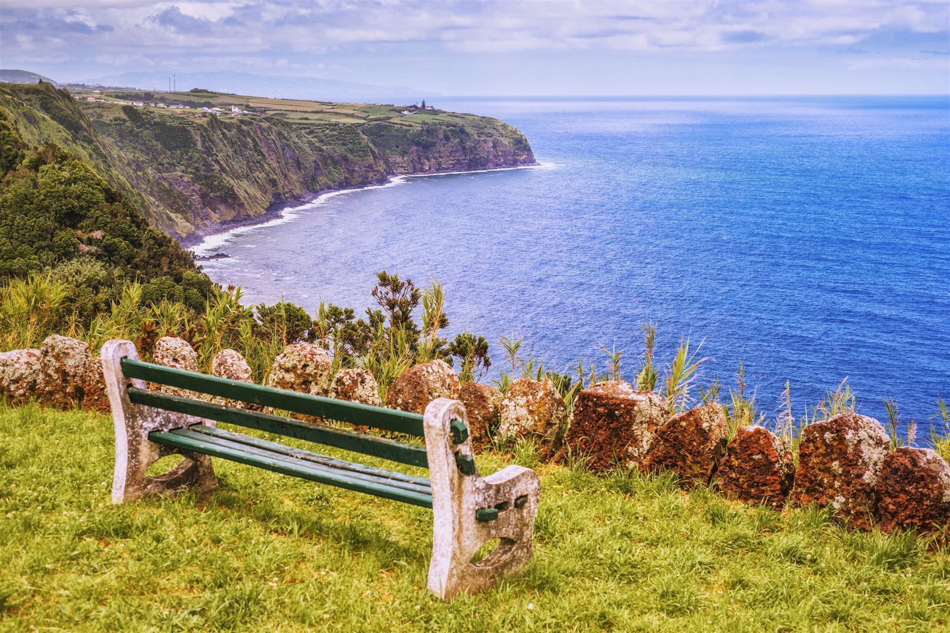 Blick auf die Küste von Sao Miguel