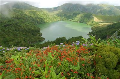 Portugal_Azoren_Faial_Kratersee