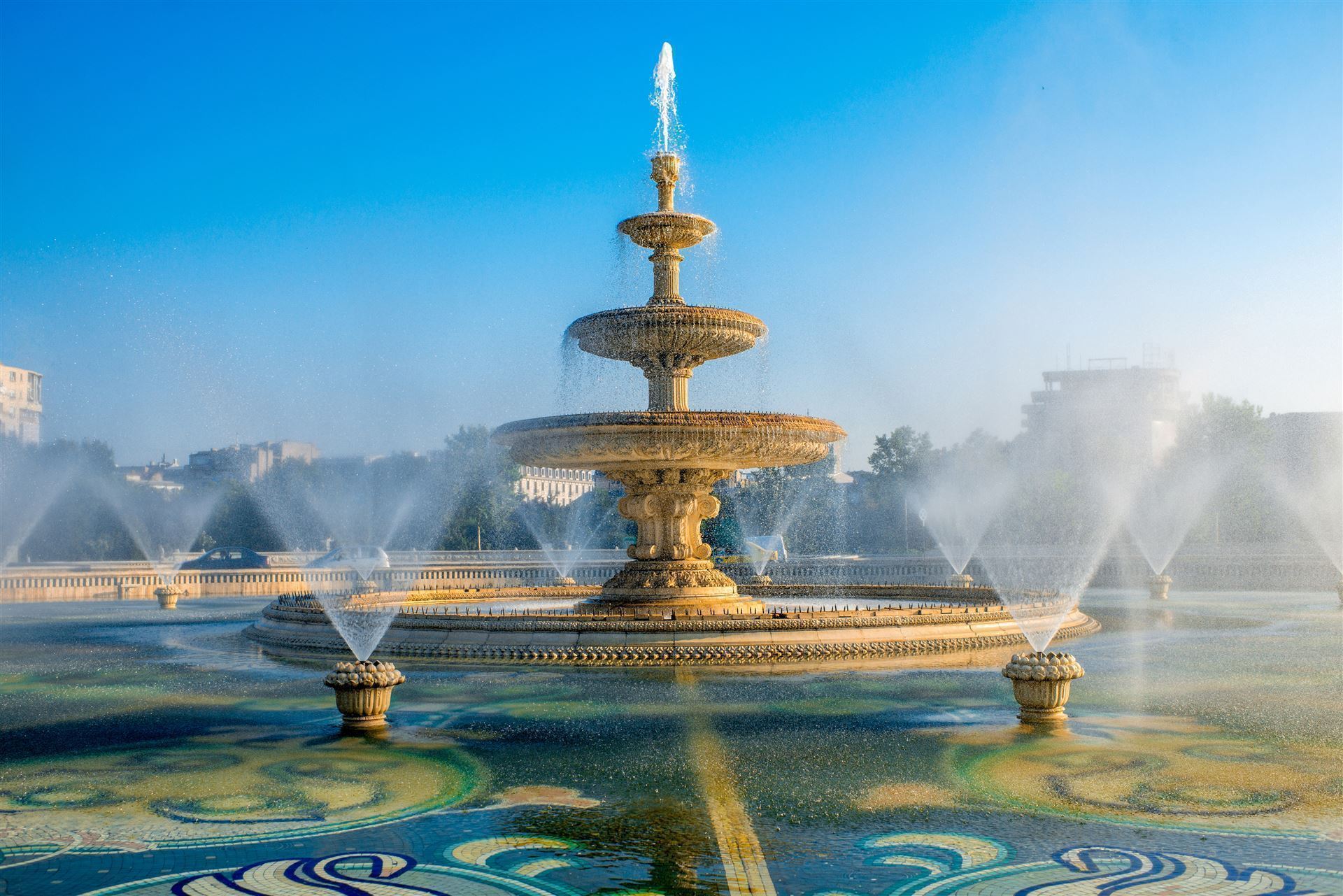 Unirii Platz mit Brunnen