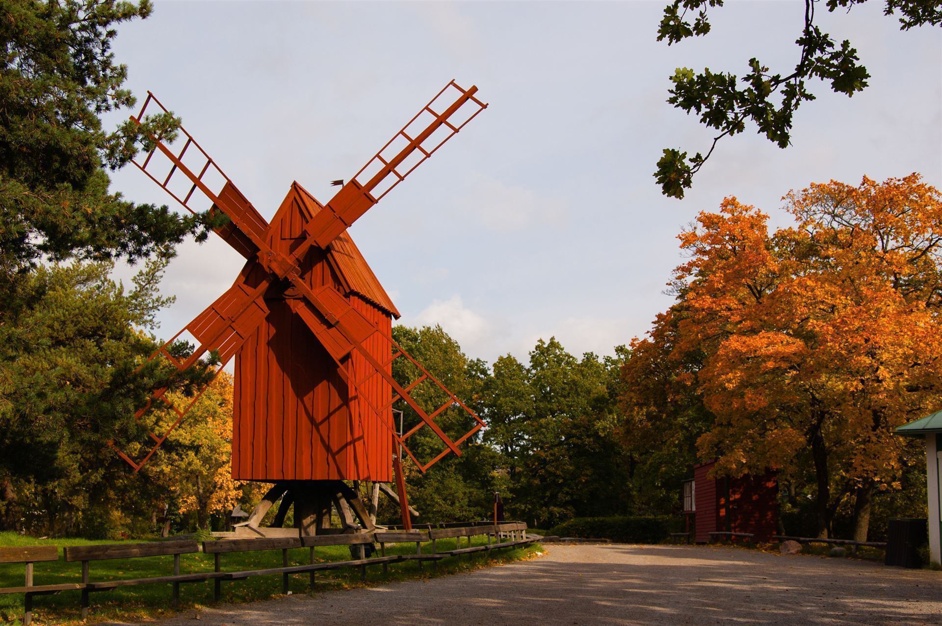 Alte Windmühle im Skansen Park