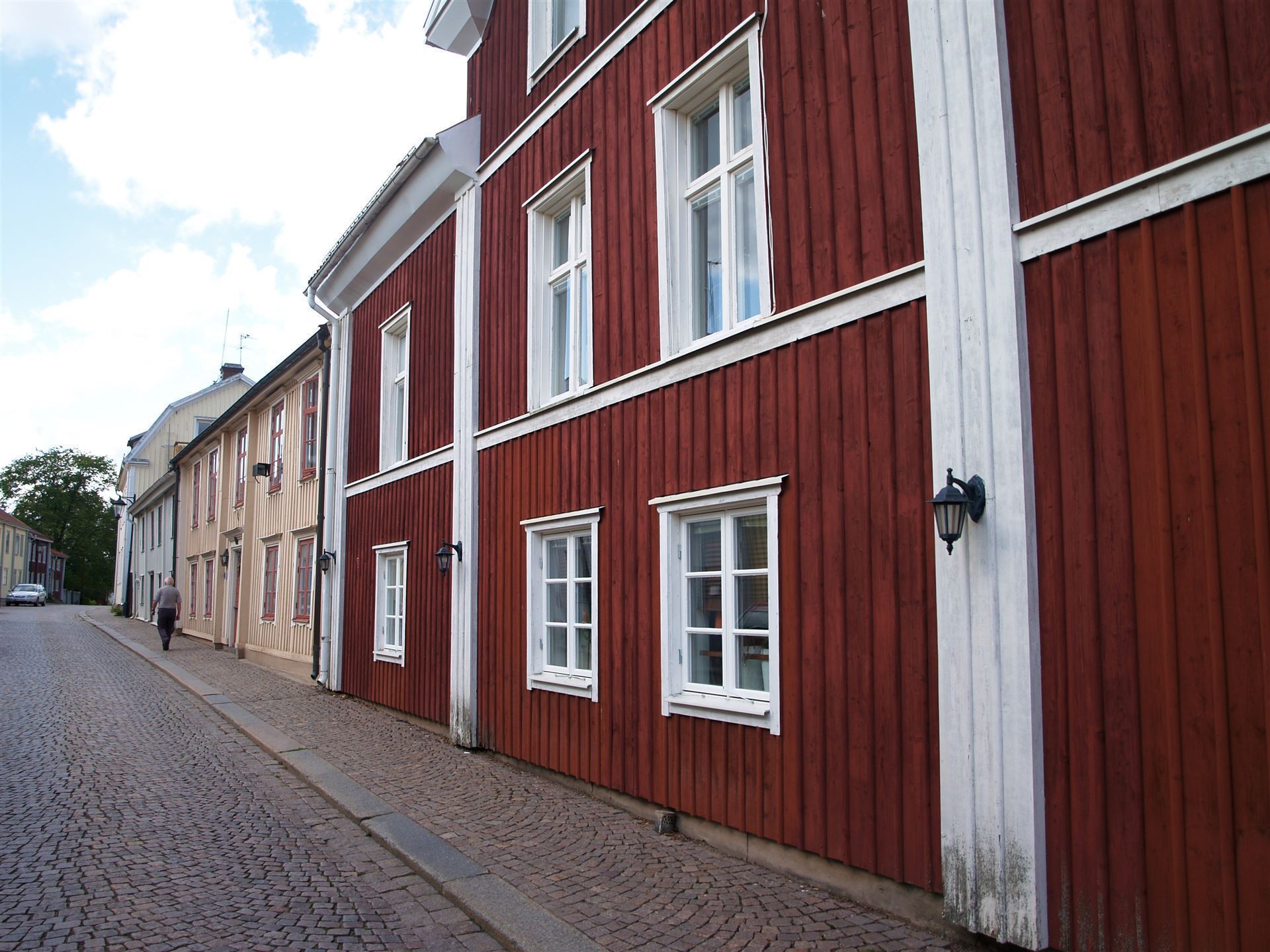 Typische Straße mit Häusern in Vimmerby